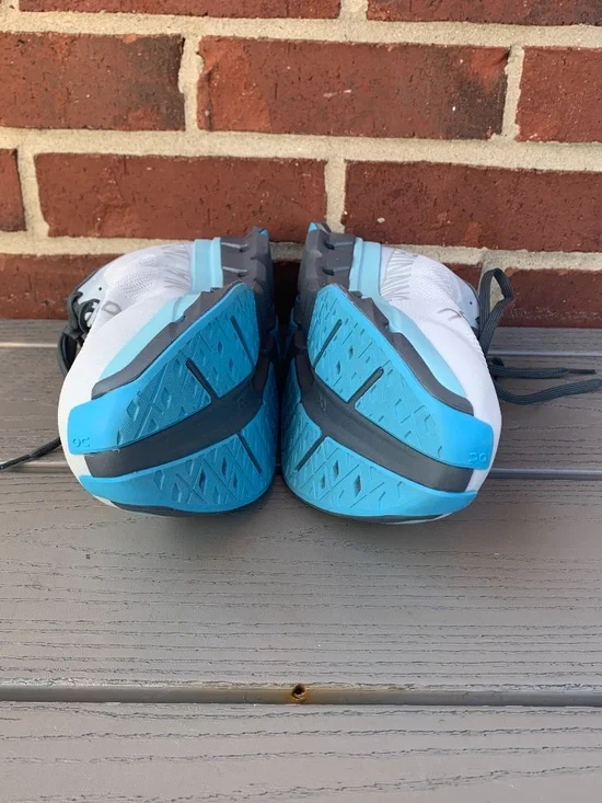 On Running Cloudflow Sneaker - Picture 9 of 12